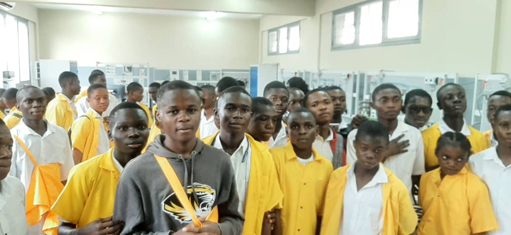 You are currently viewing Visite des élèves de l’Institut Wangata aux ateliers mécanique et électricité de l’ISPT-KIN